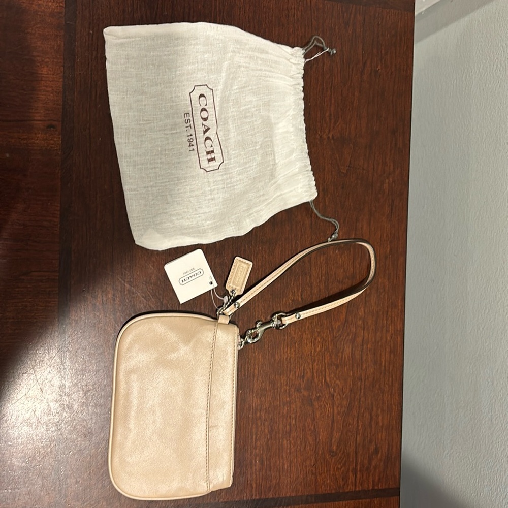 Coach clutch 
NWT